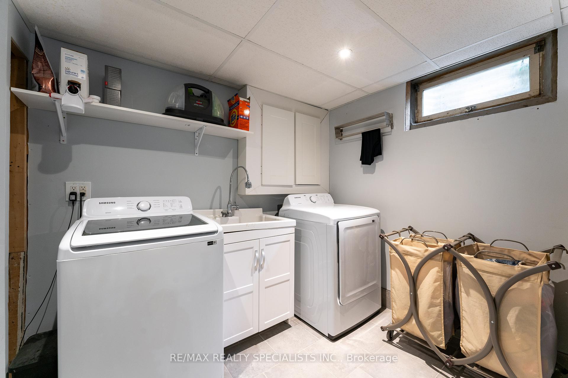 3 Bedrooms Condo at 2050 Upper Middle, Burlington For sale