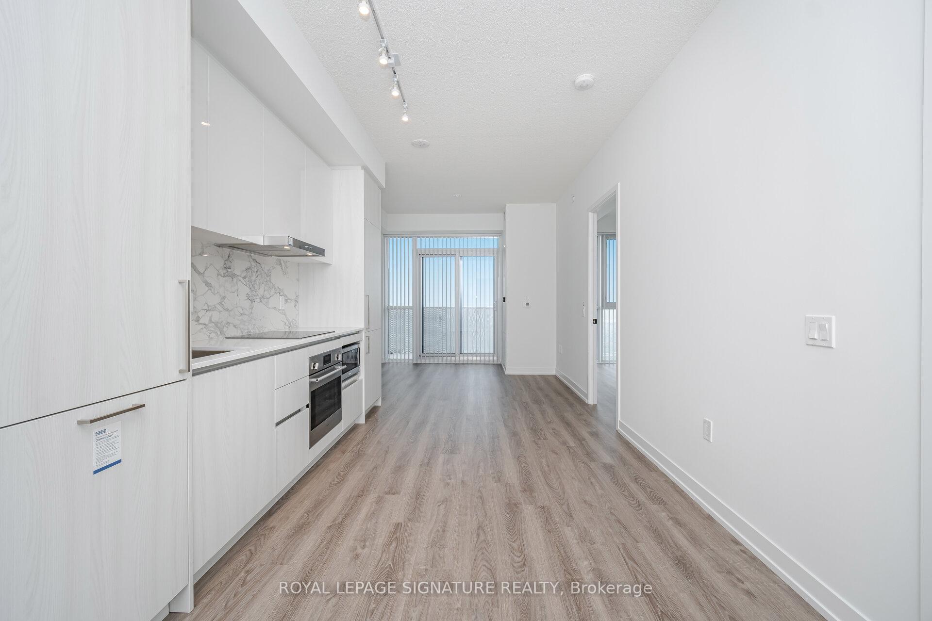 2 Bedrooms Condo at 195 Commerce, Vaughan For sale