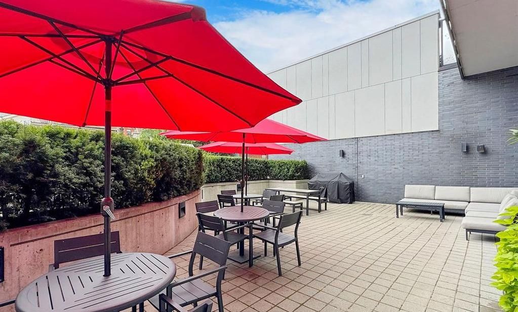 783 Bathurst Street 413