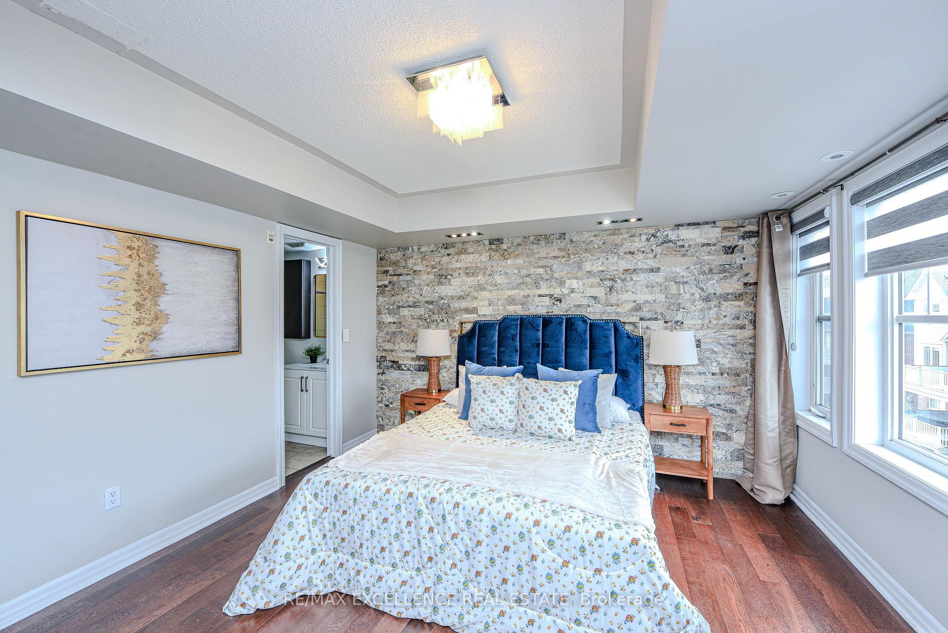 3 Bedrooms Condo at 599 Dundas, Mississauga For sale