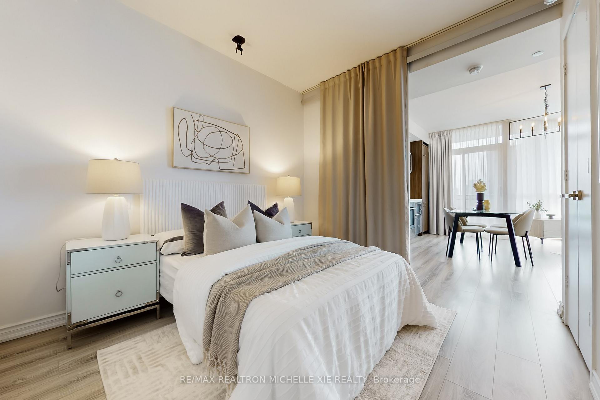 2 Bedrooms Condo at 45 Charles, Toronto For sale