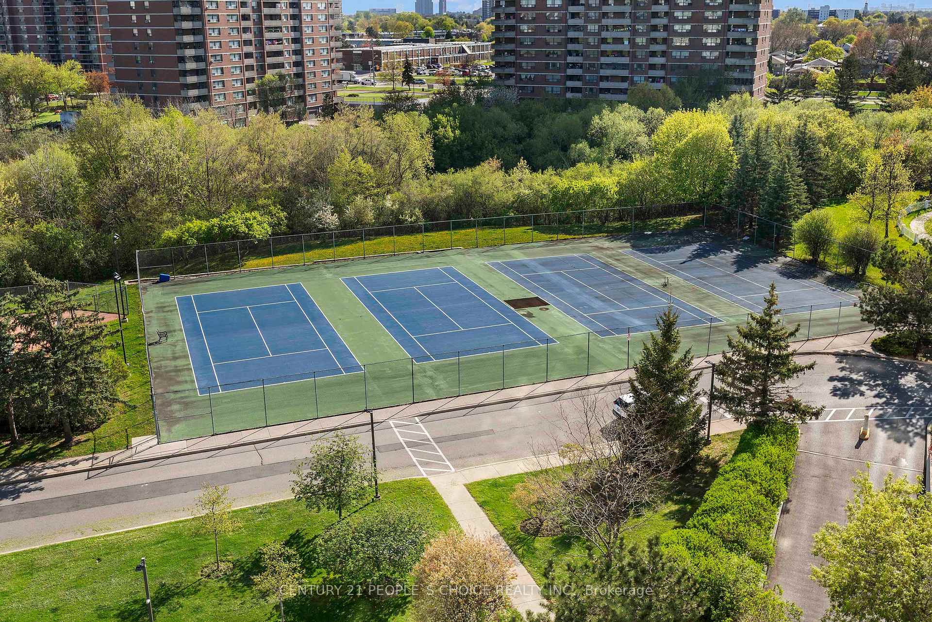 2 Bedrooms Condo at 3 Rowntree, Toronto For sale