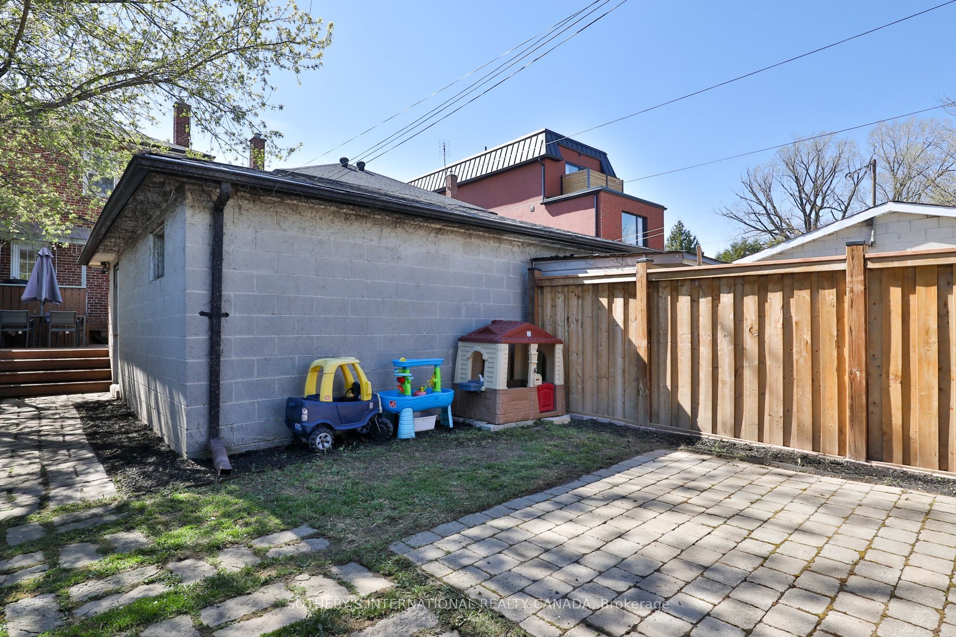 389 Arlington Avenue