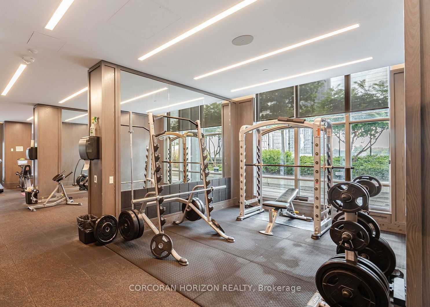 7 Mabelle Avenue, #404