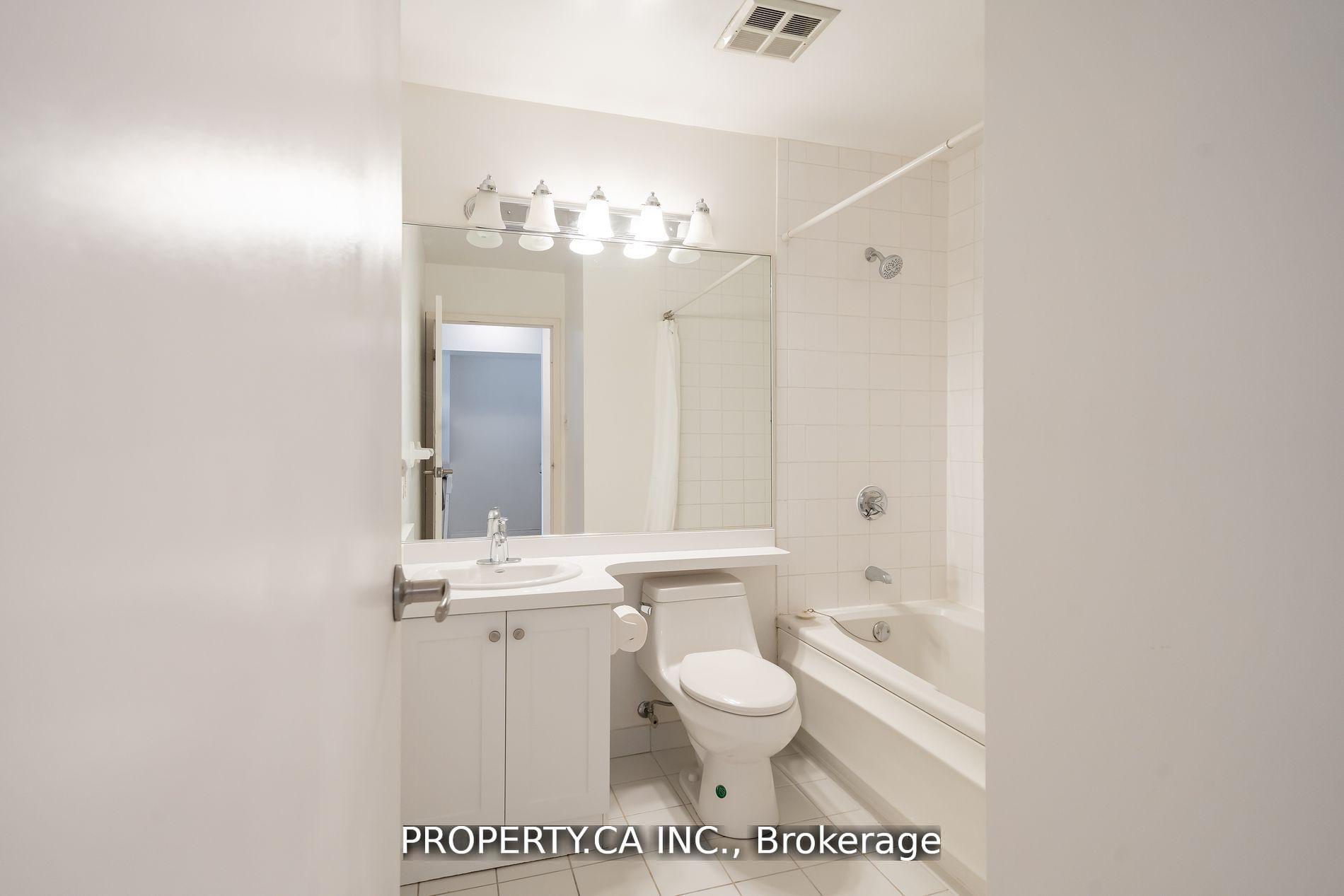 2 Bedrooms Condo at 10 Queens, Toronto For sale