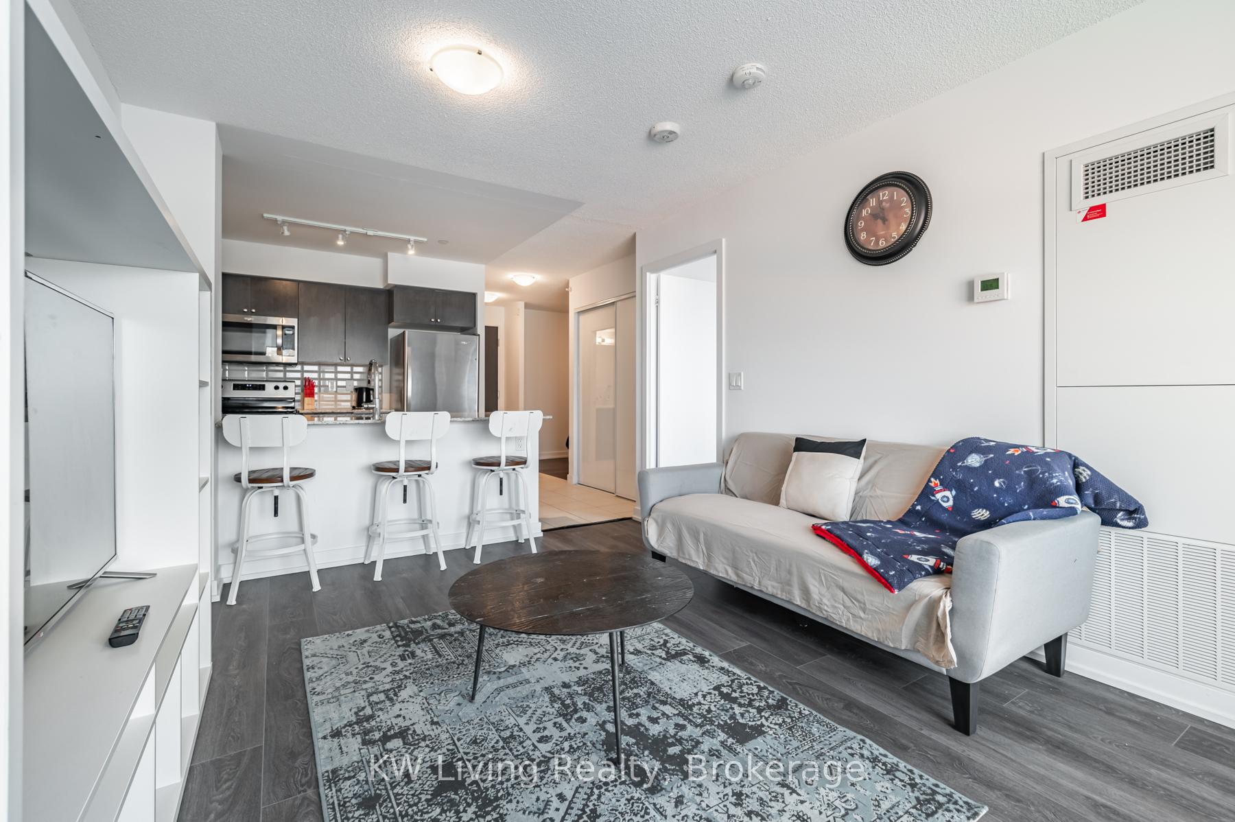 2 Bedrooms Condo at 8 Trent, Toronto For sale