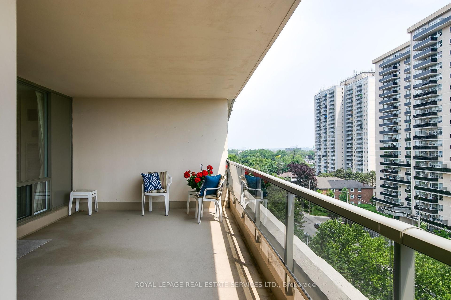 2 Bedrooms Condo at 50 Quebec, Toronto For sale