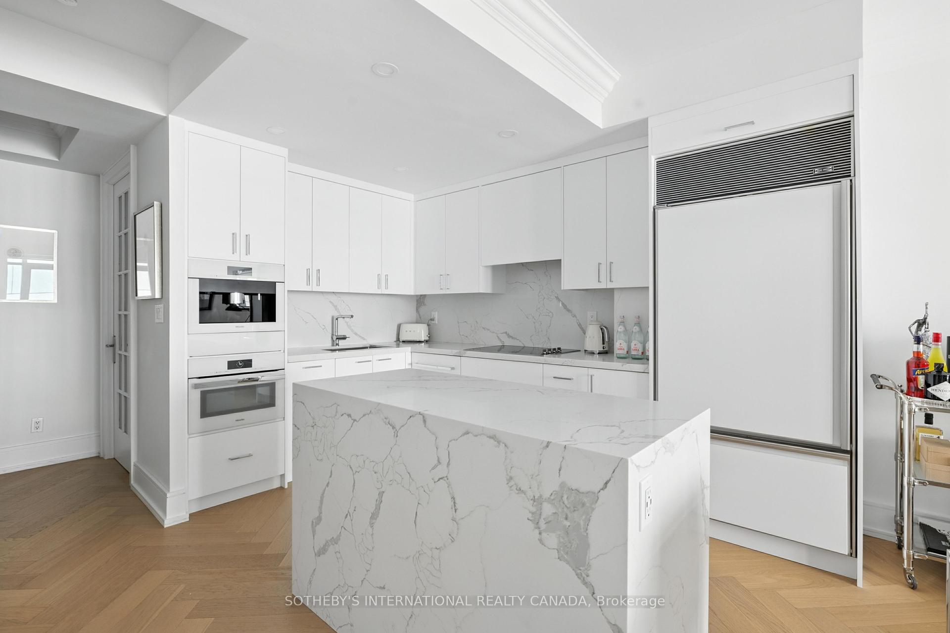 2 Bedrooms Condo at 10 Bellair, Toronto For sale