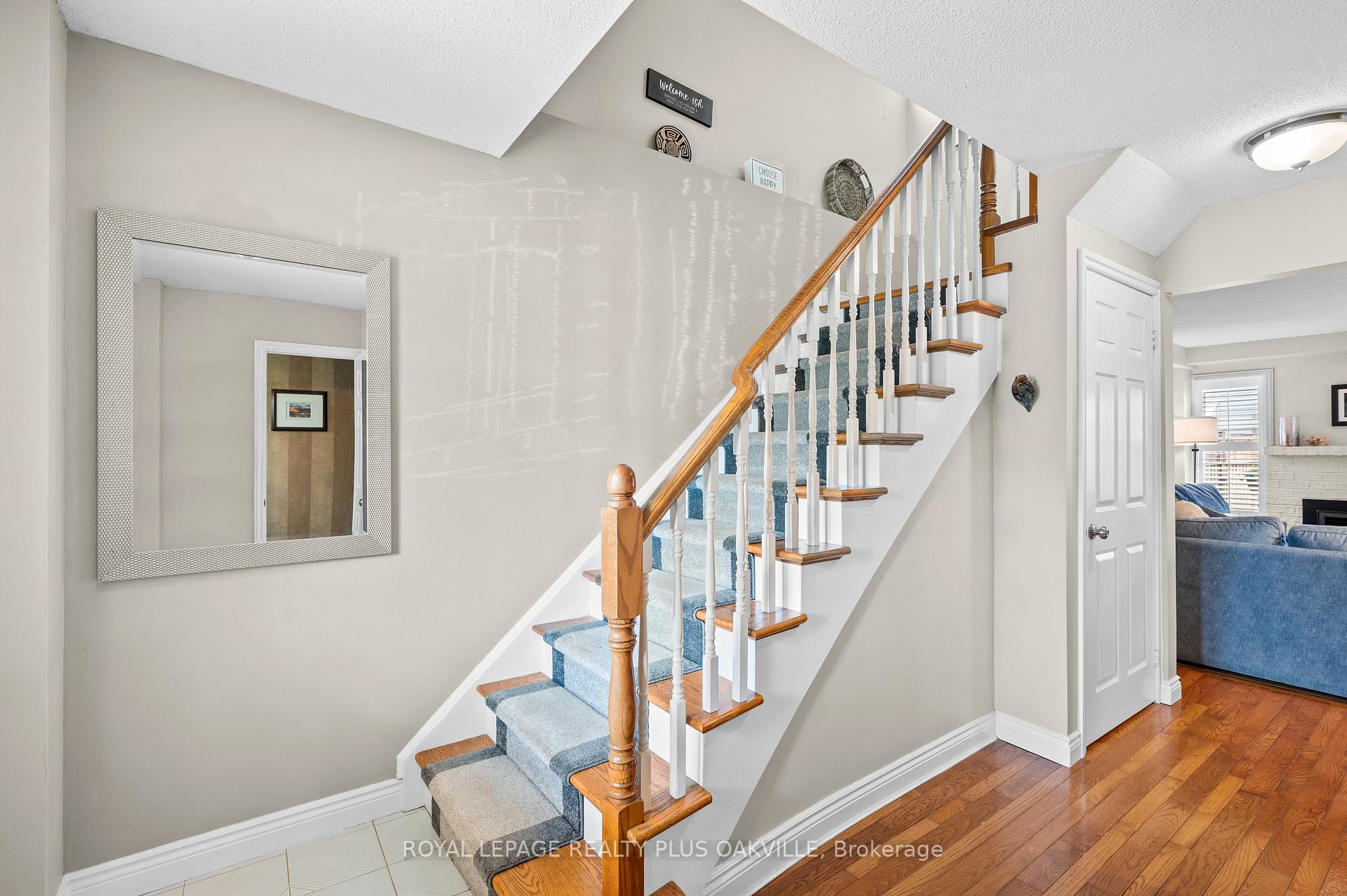 2 Bedrooms Condo at 5255 Lakeshore, Burlington For sale