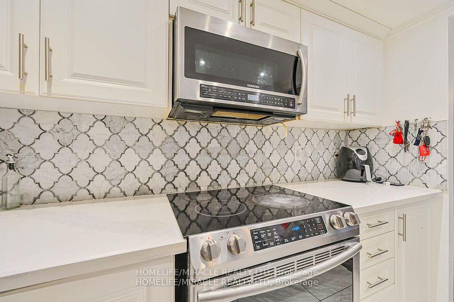 3 Bedrooms Condo at 5 Rowntree, Toronto For sale