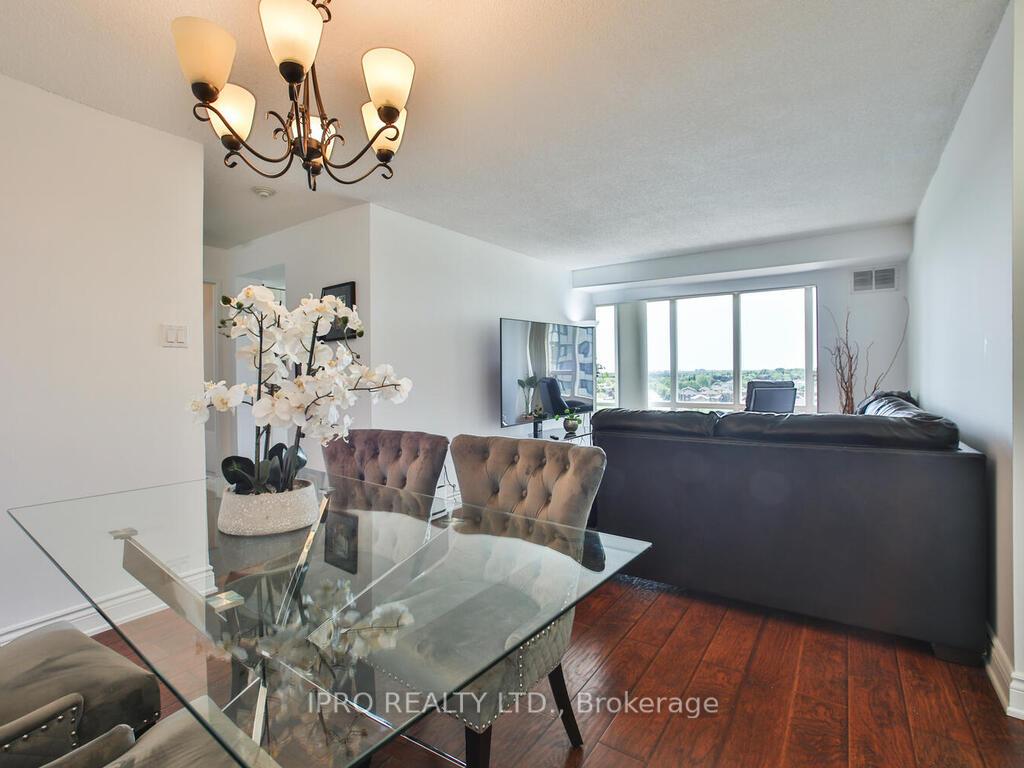 3 Bedrooms Condo at 330 Rathburn, Mississauga For sale