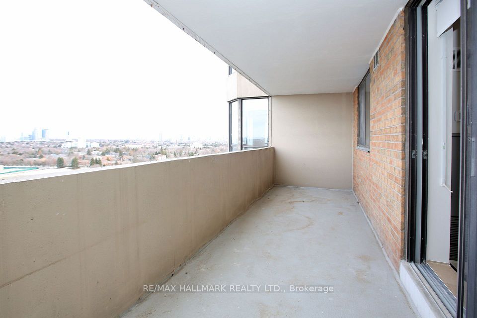 Large Balcony W Unobstructed South East Views