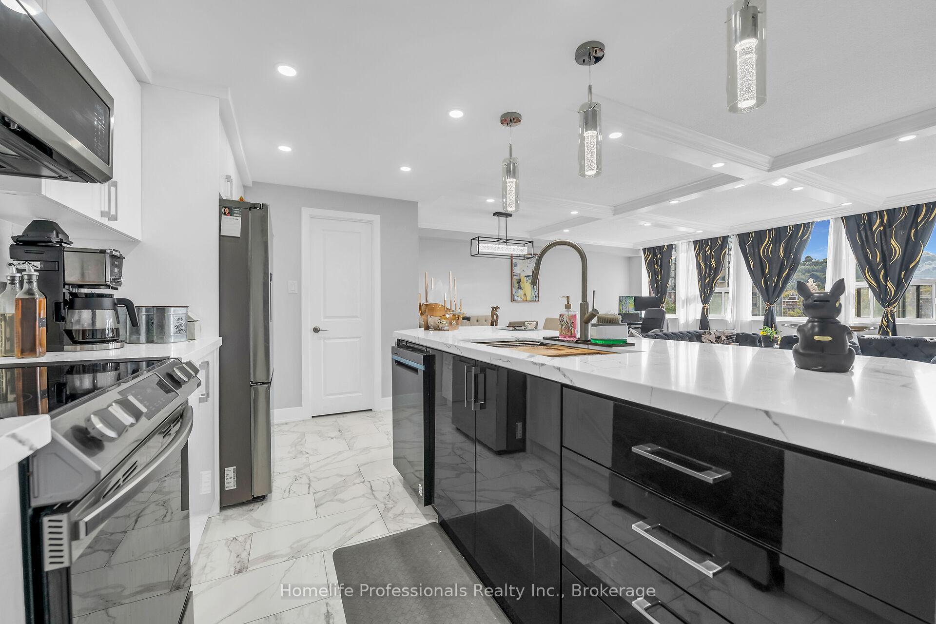 2 Bedrooms Condo at 120 Duke,  Hamilton For sale