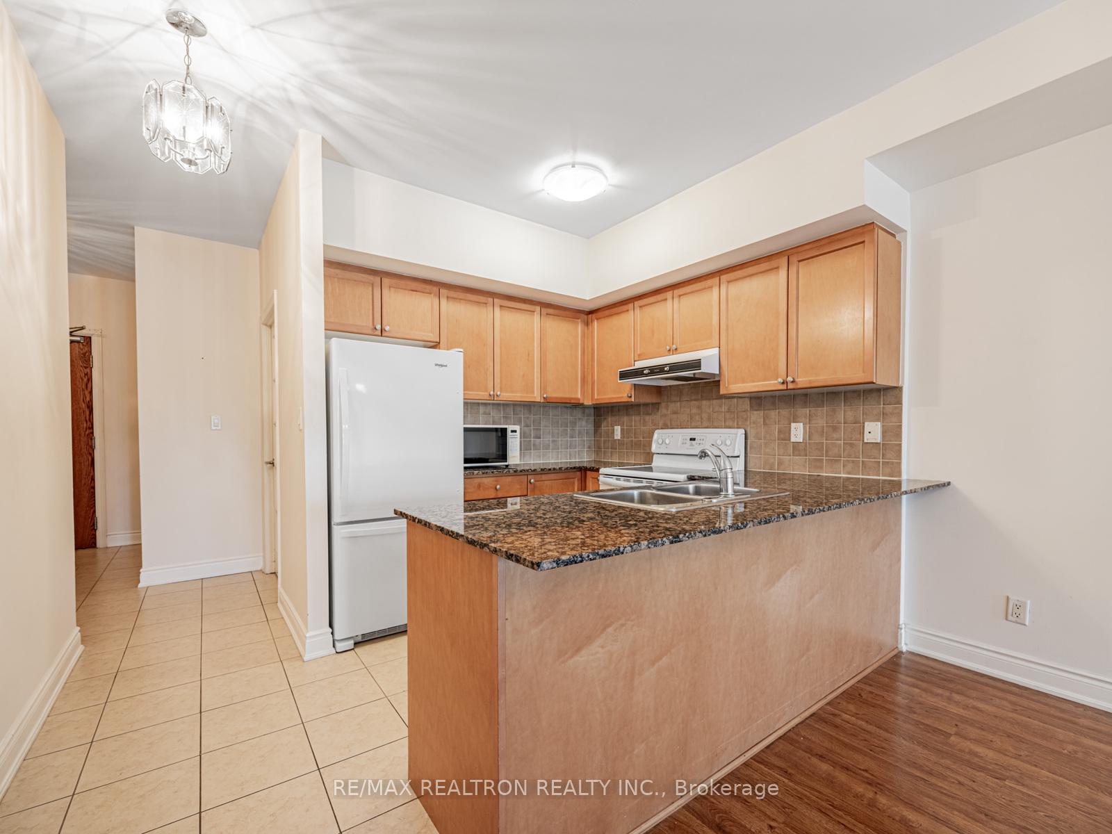 2 Bedrooms Condo at 9901 Keele, Vaughan For sale