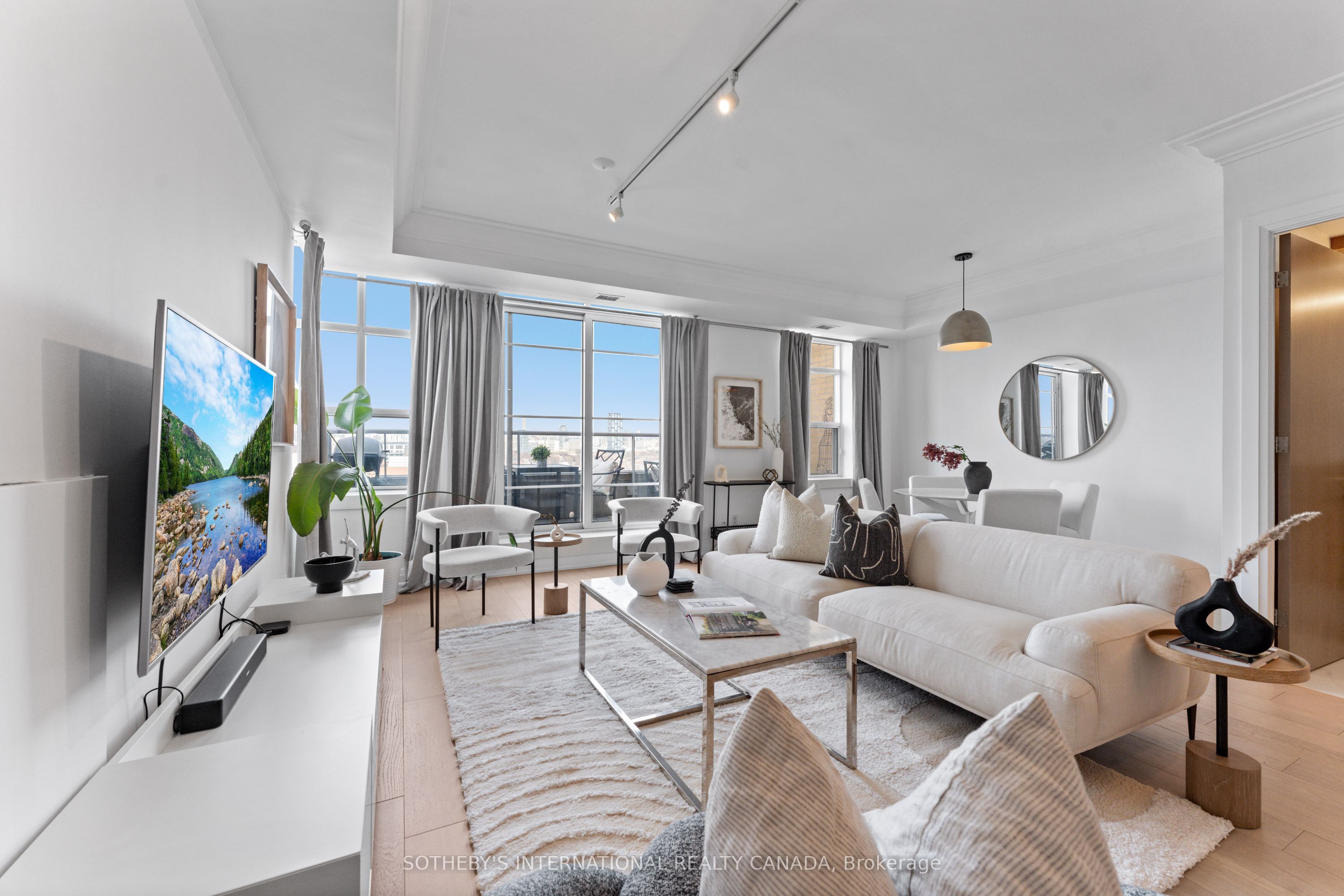 438 Richmond Street W, #1406