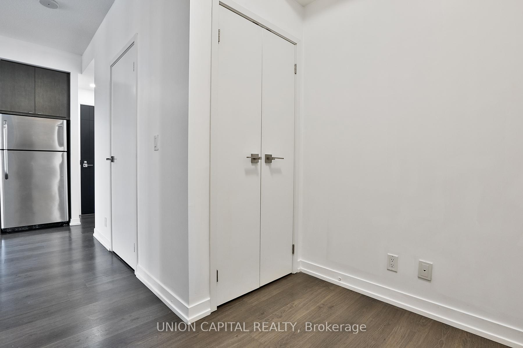2 Bedrooms Condo at 89 Dunfield, Toronto For sale