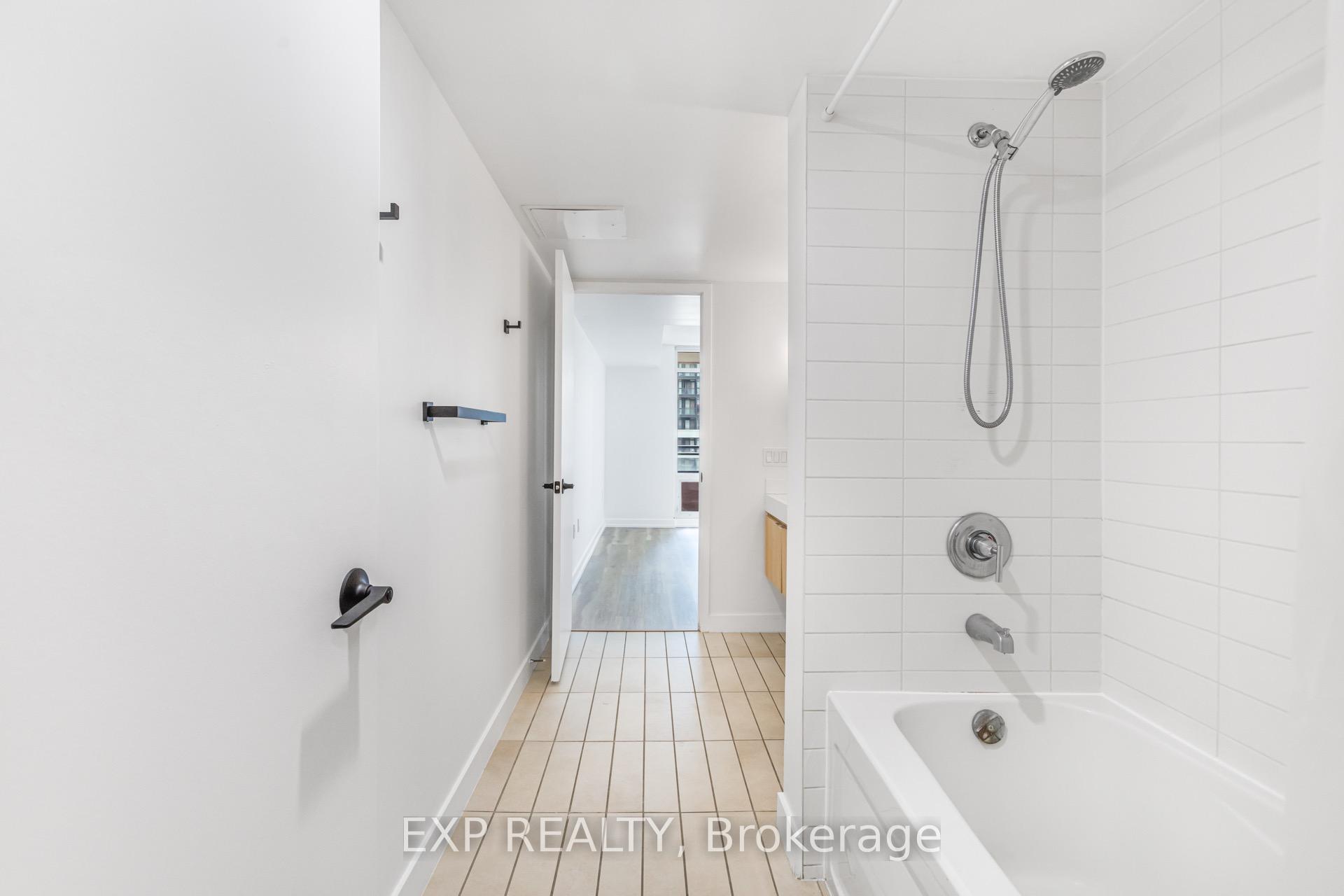 2 Bedrooms Condo at 4K Spadina, Toronto For sale