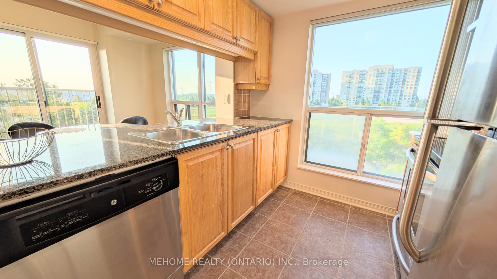 185 Oneida Crescent, #306