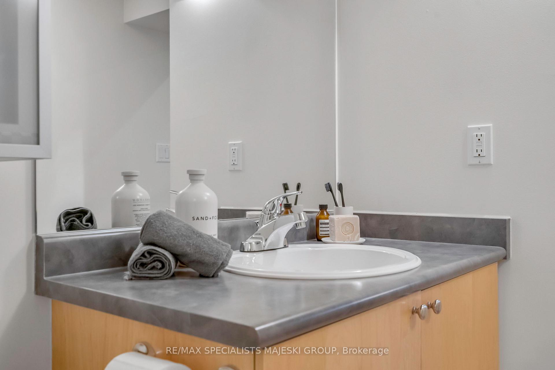 3 Bedrooms Condo at 21 Nassau,  Toronto For sale