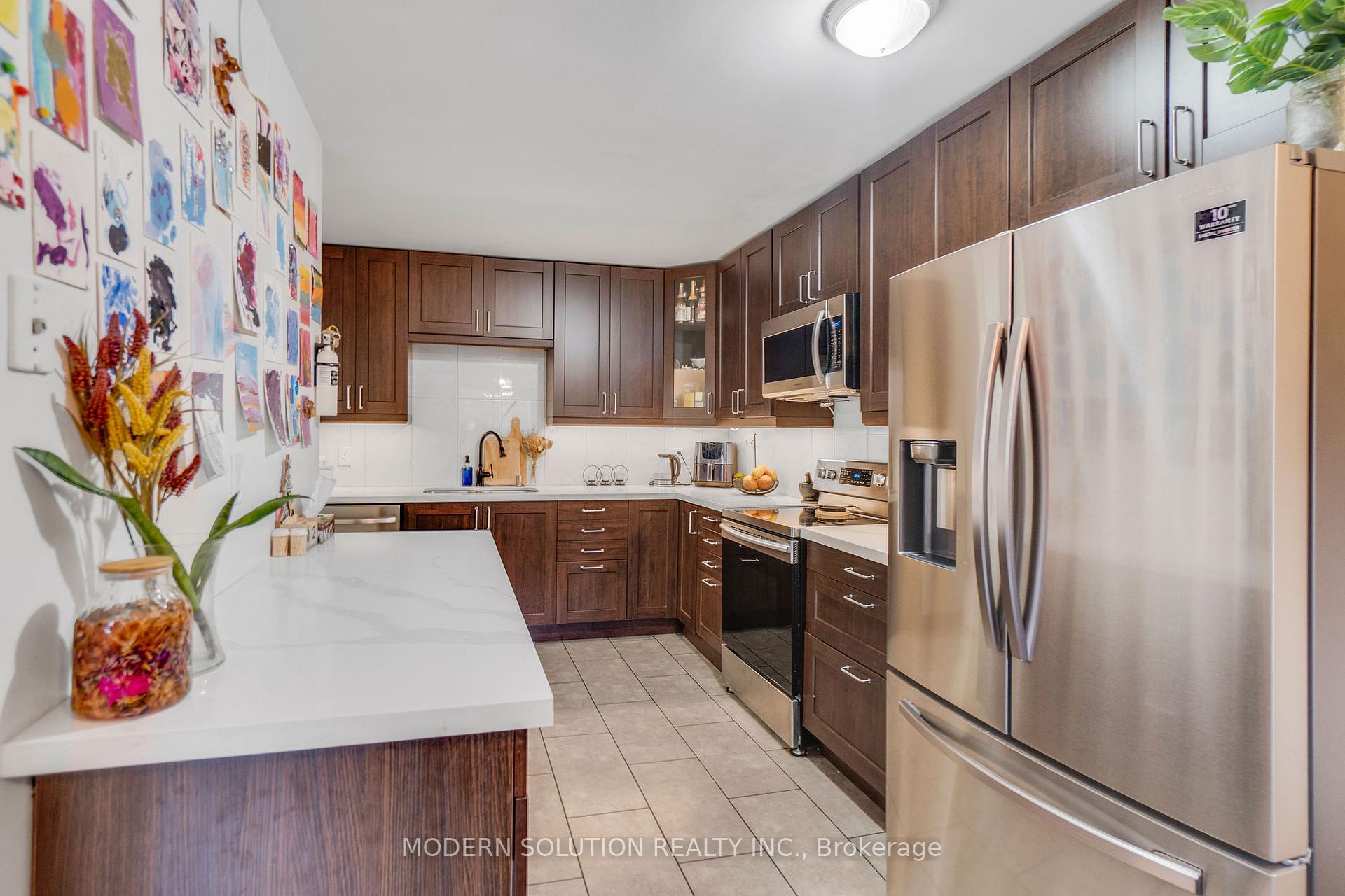 3 Bedrooms Condo at 341 Military, Toronto For sale