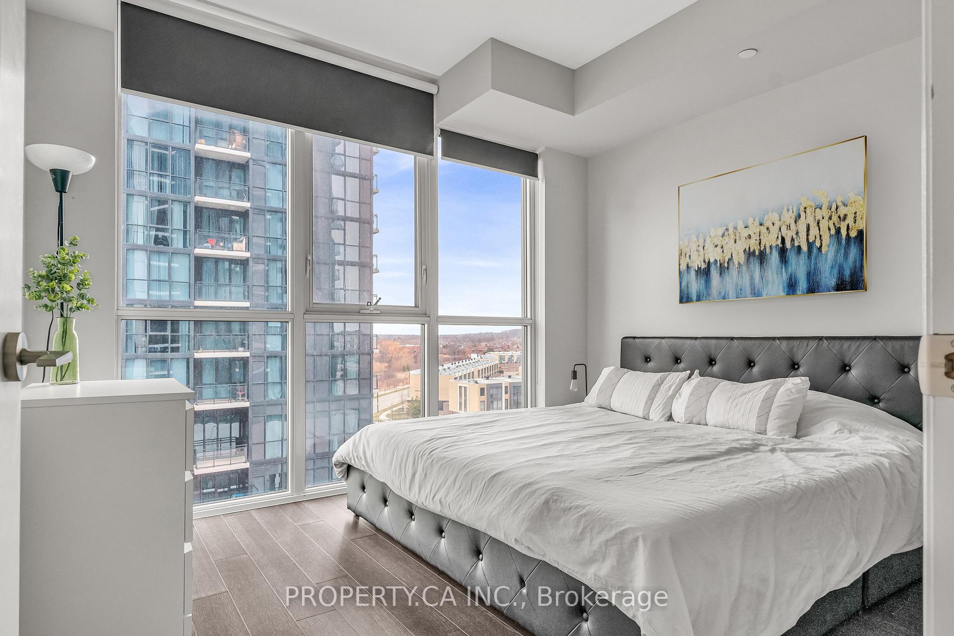 2 Bedrooms Condo at 55 Eglinton, Mississauga For sale