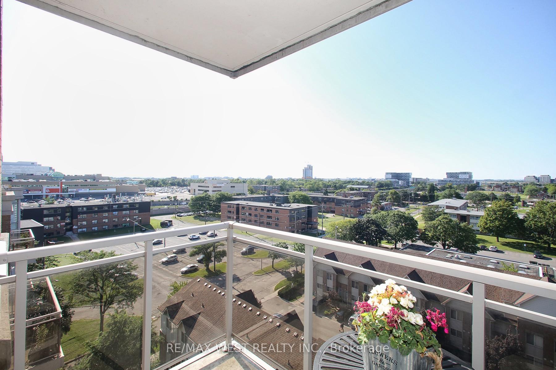 2 Bedrooms Condo at 650 Lawrence,  Toronto For sale