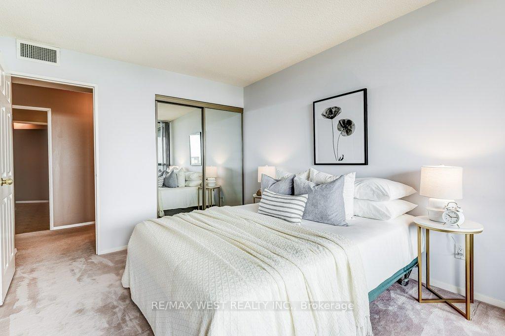3 Bedrooms Condo at 2000 Islington, Toronto For sale