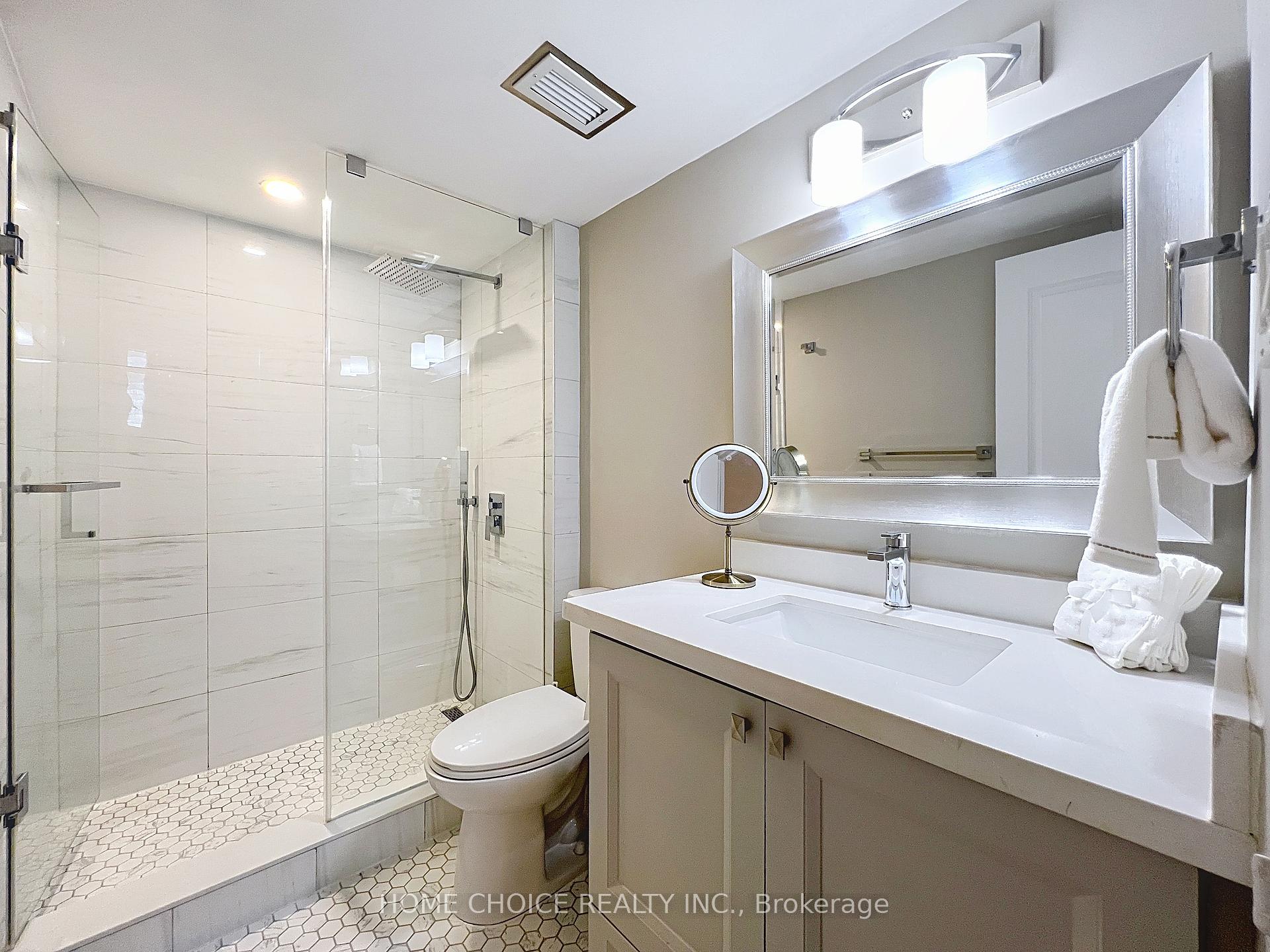 3 Bedrooms Condo at 15 La Rose, Toronto For sale
