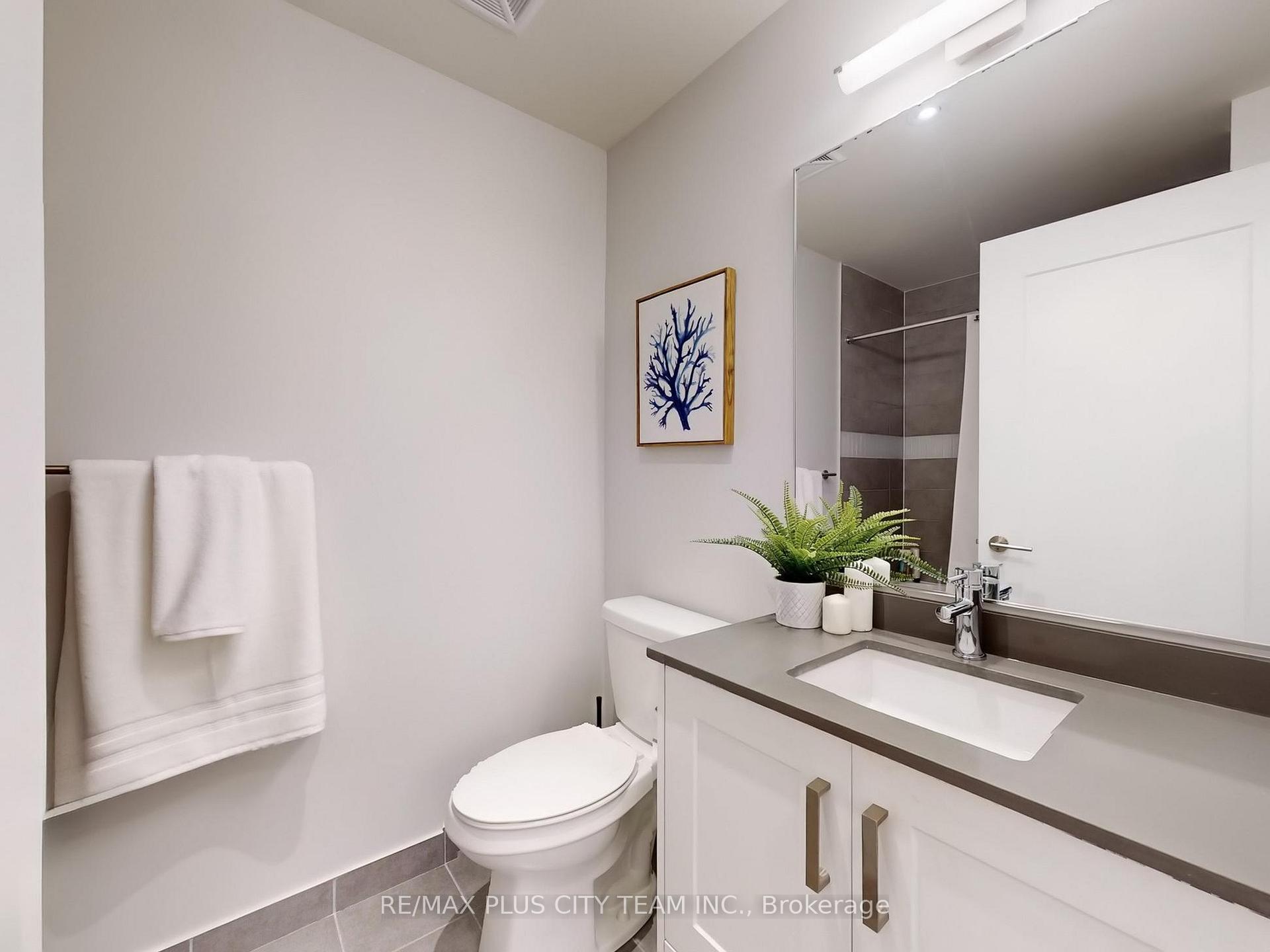 2 Bedrooms Condo at 99 John, Toronto For sale
