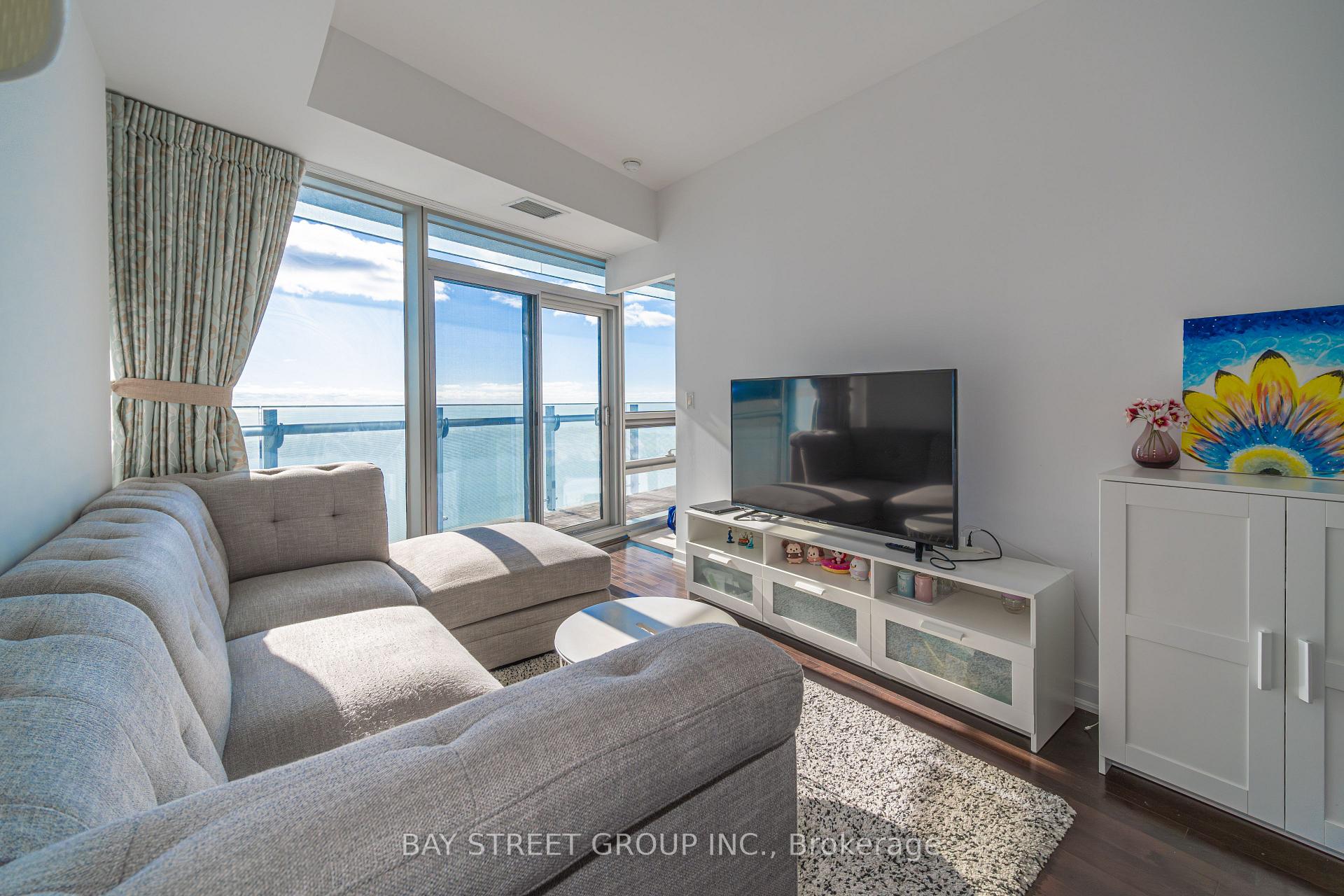 2 Bedrooms Condo at 12 York, Toronto For sale