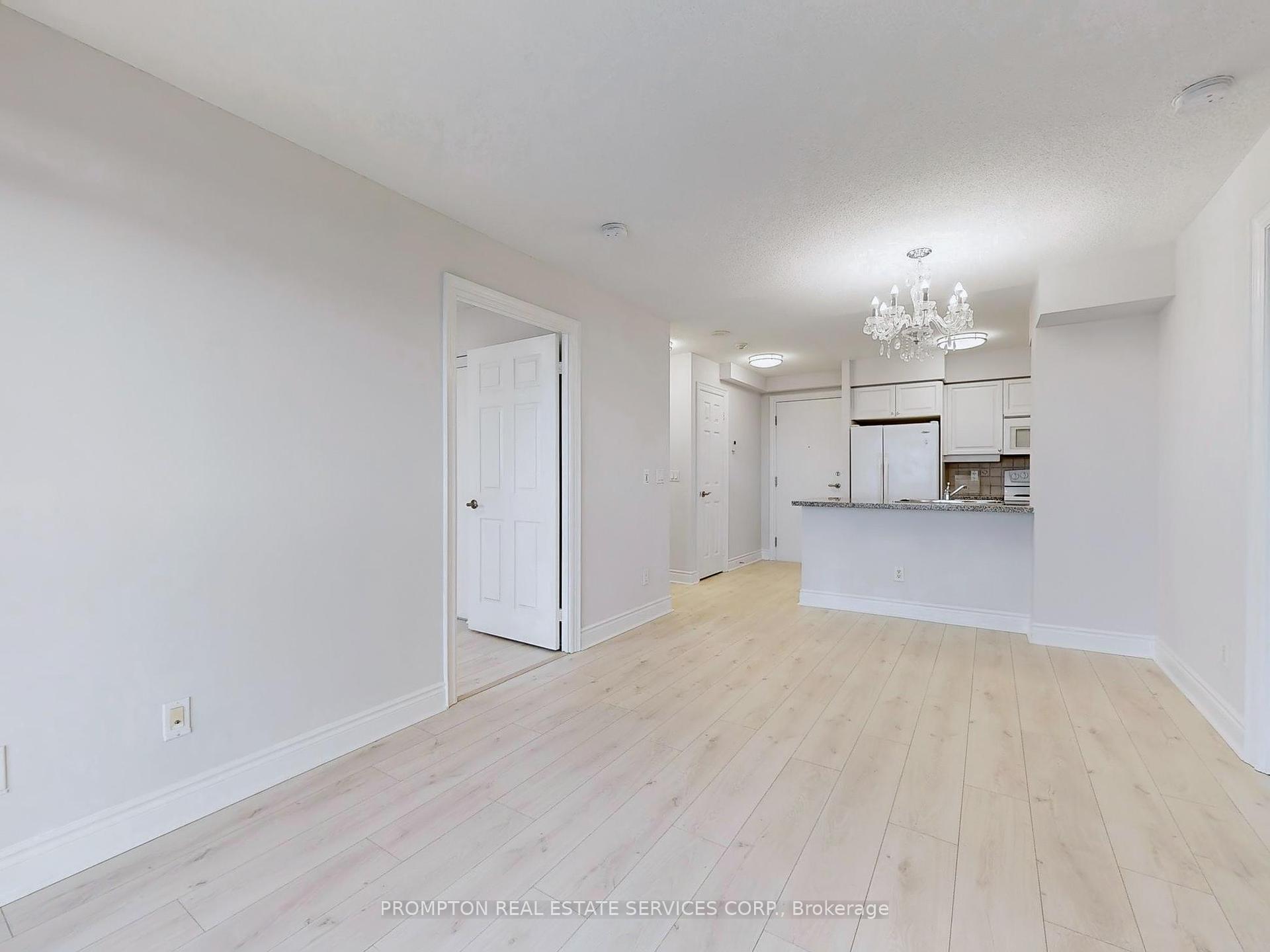 2 Bedrooms Condo at 15 Greenview, Toronto For sale