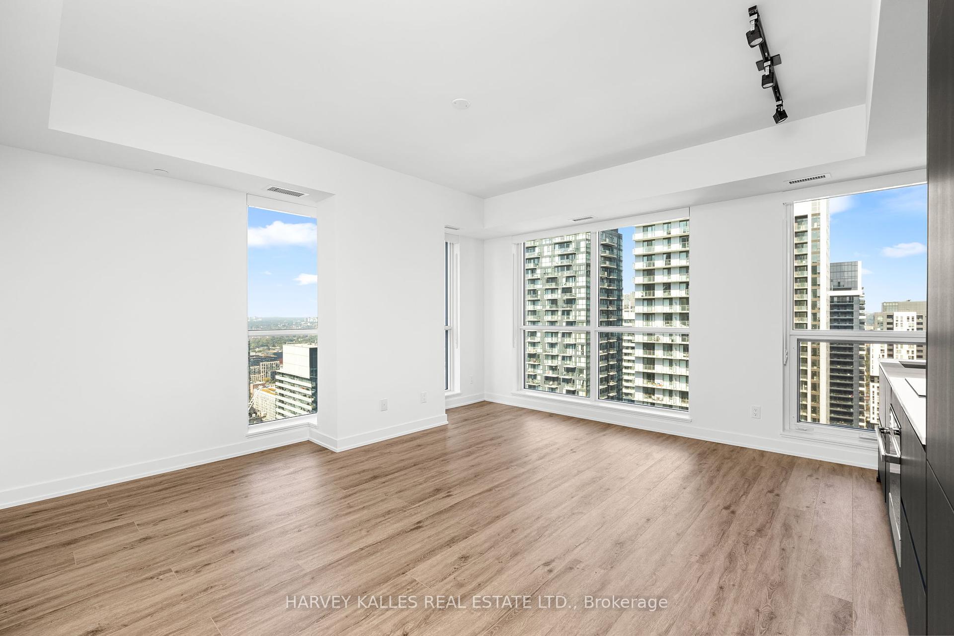 327 King Street W 4205