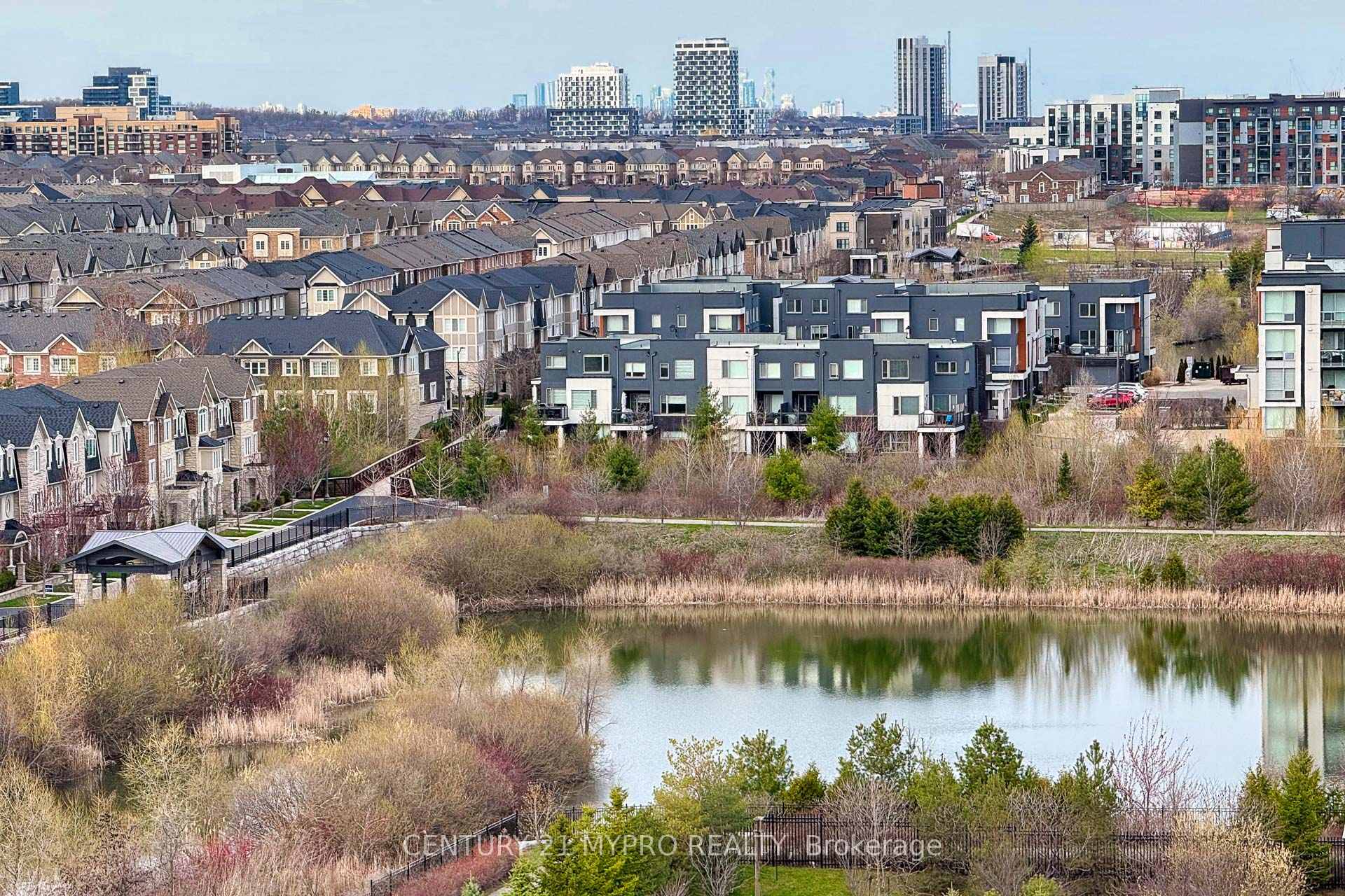 1 Bedroom Condo at 395 Dundas,  Oakville For sale