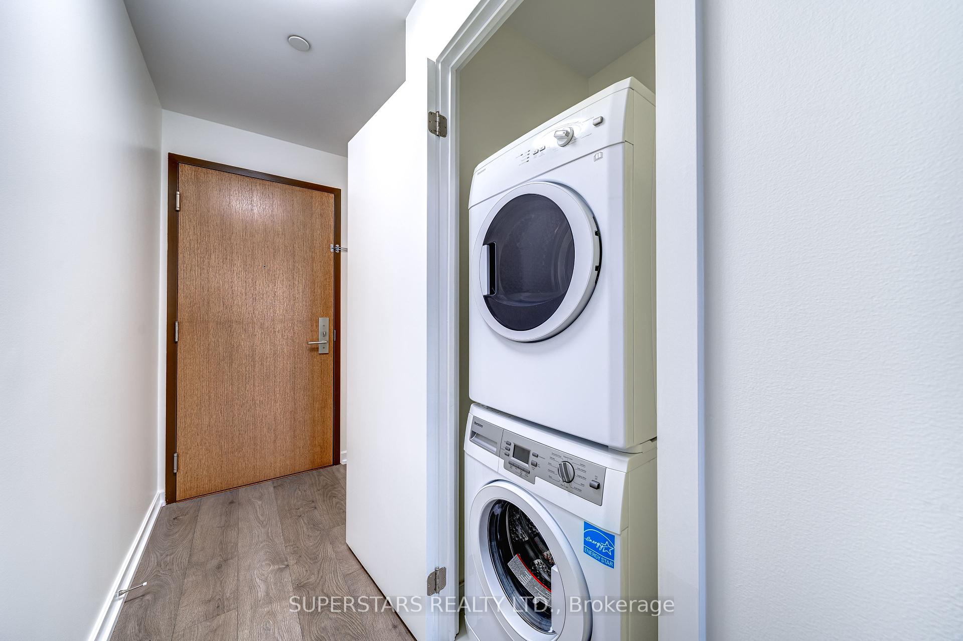 2 Bedrooms Condo at 56 Forest Manor, Toronto For sale