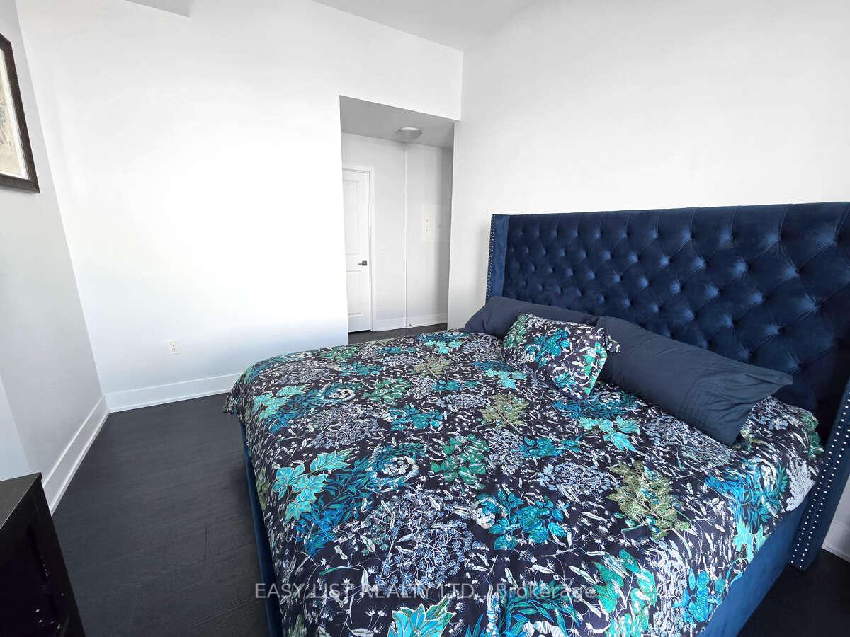 2 Bedrooms Condo at 2908 Highway 7, Vaughan For sale