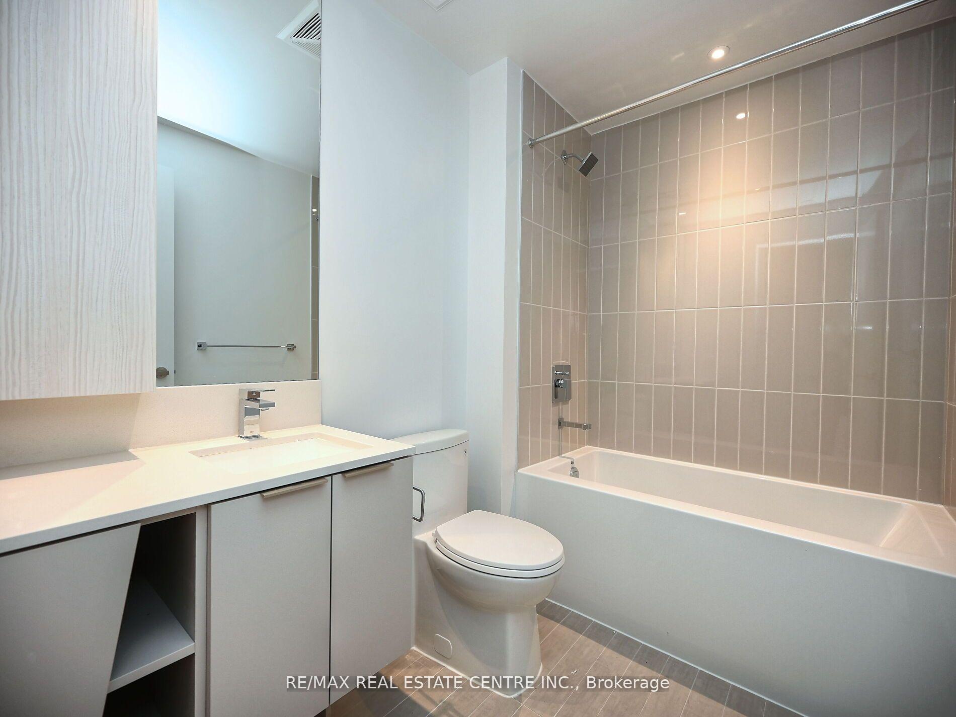 3 Bedrooms Condo at 3900 Confederation, Mississauga For sale