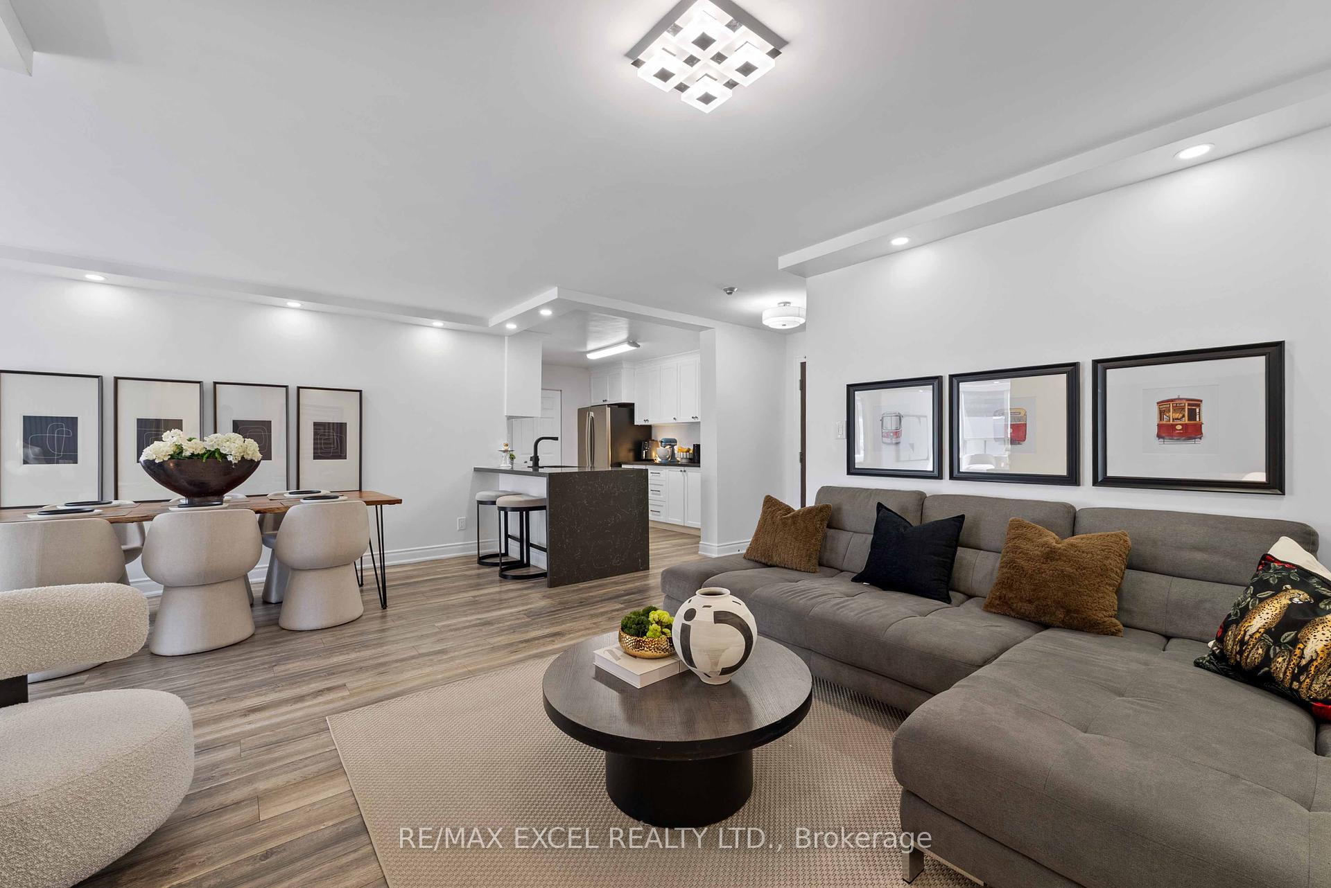 3 Bedrooms Condo at 30 Greenfield, Toronto For sale