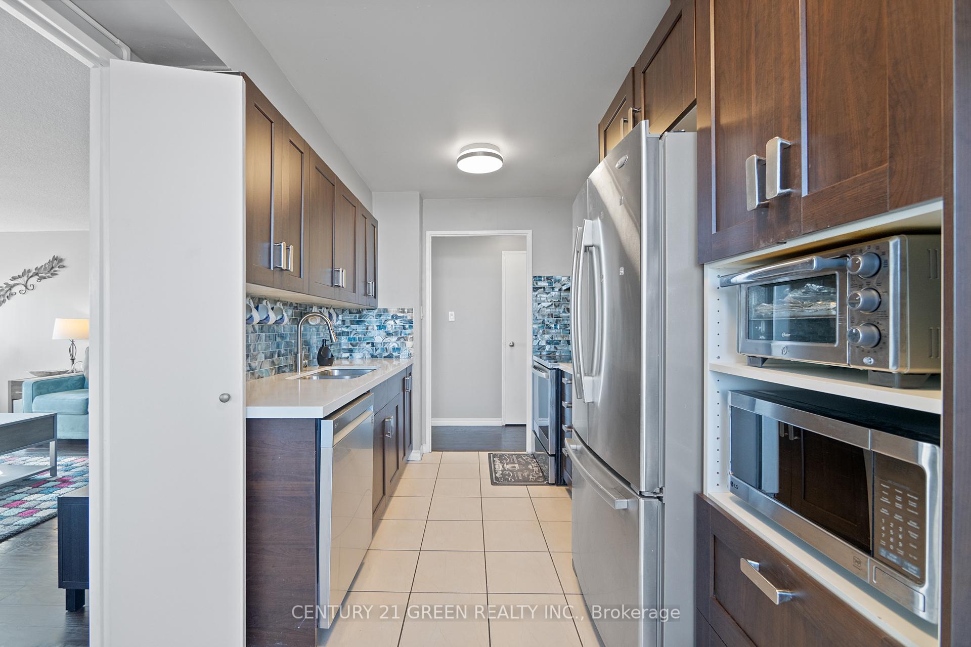4 Bedrooms Condo at 1300 Mississauga Valleys, Mississauga For sale