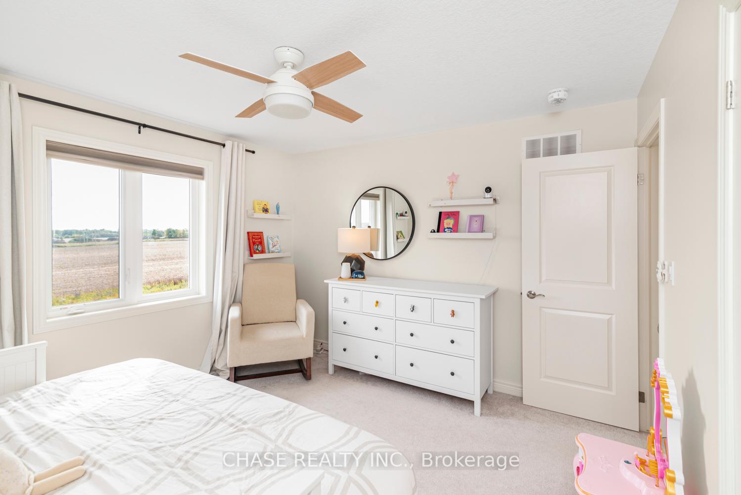 8 Bedrooms Condo at 120 Vineberg,  Hamilton For sale