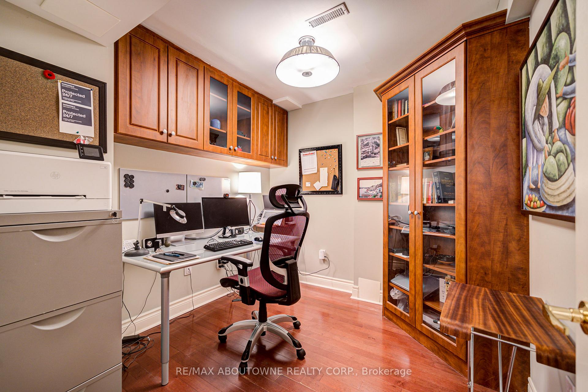 2 Bedrooms Condo at 1169 Dorval, Oakville For sale