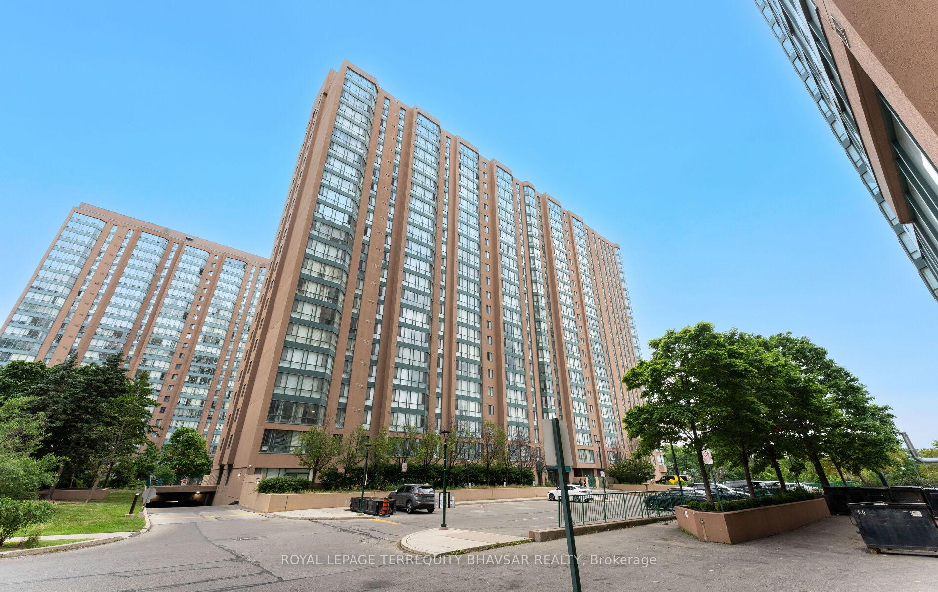 3 Bedrooms Condo at 145 Hillcrest, Mississauga For sale
