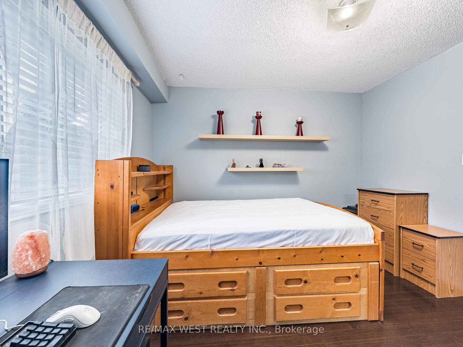 4 Bedrooms Condo at 1168 Arena, Mississauga For sale