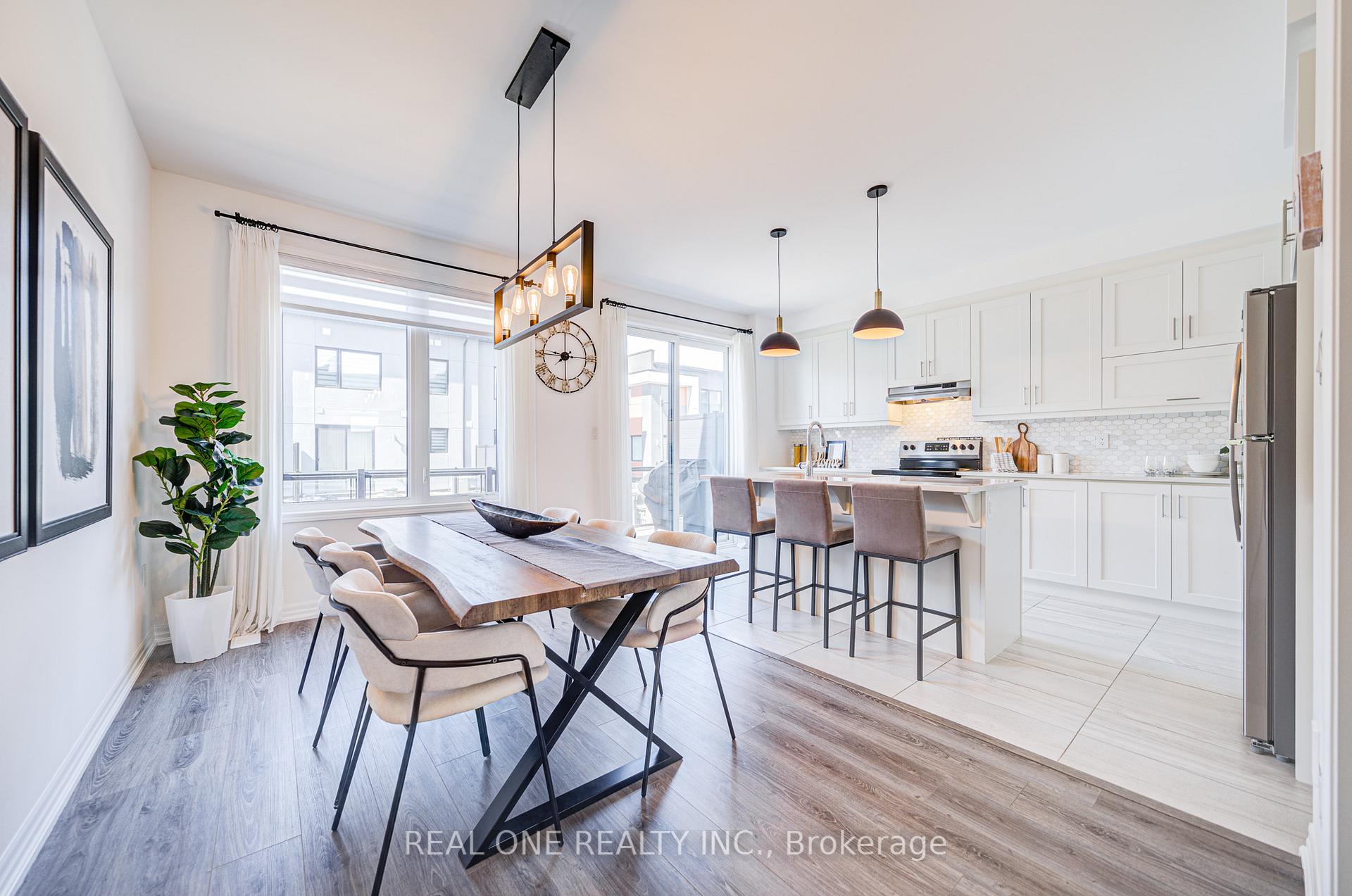 4 Bedrooms Condo at 91 Grovewood Common, Oakville For sale