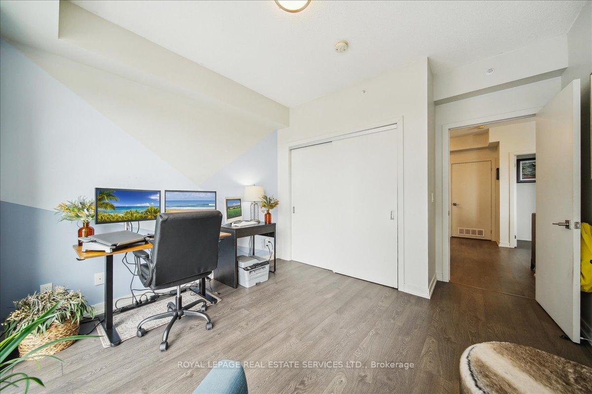 2 Bedrooms Condo at 2081 Fairview, Burlington For sale