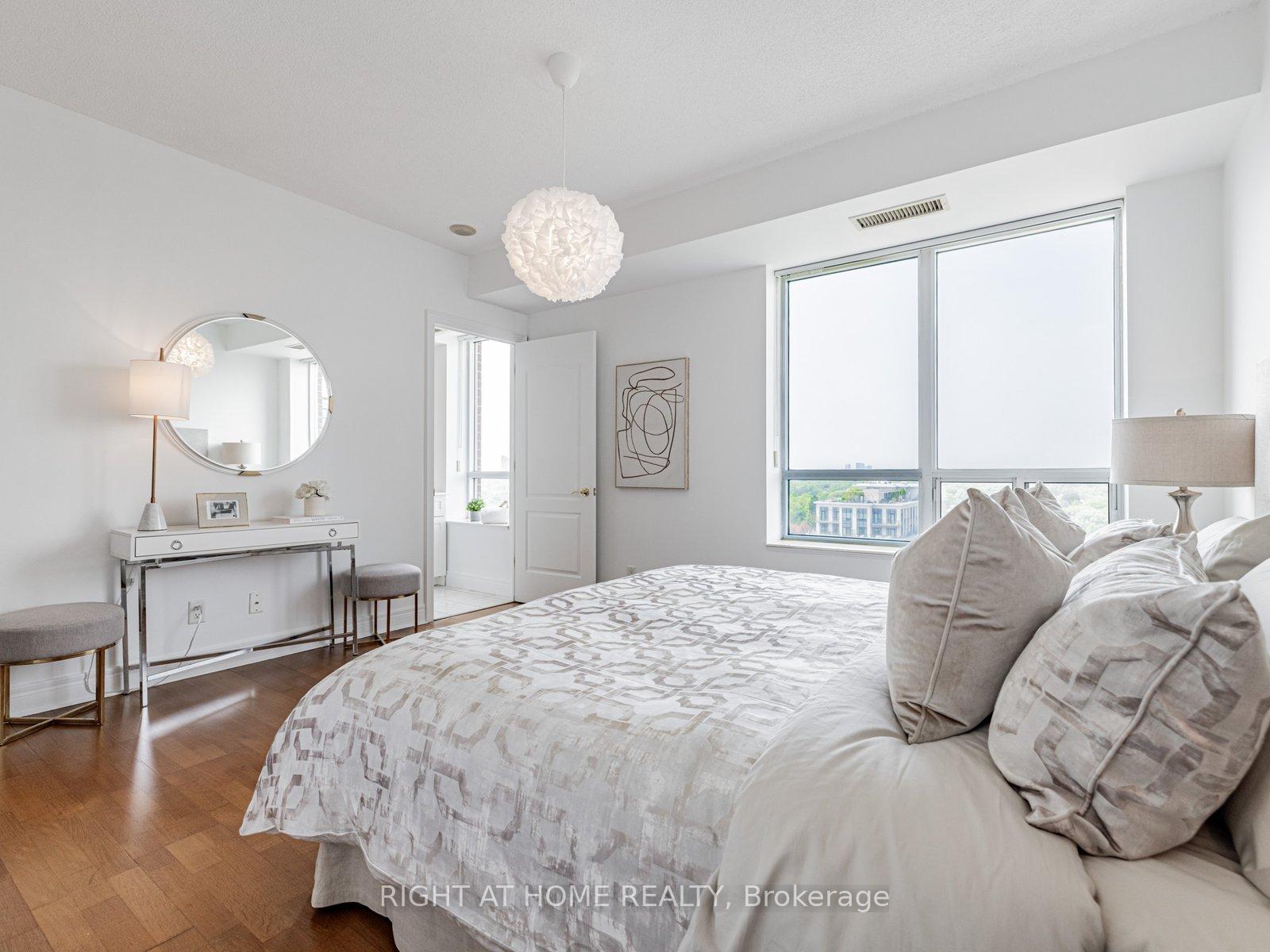 3 Bedrooms Condo at 1 Clairtrell, Toronto For sale