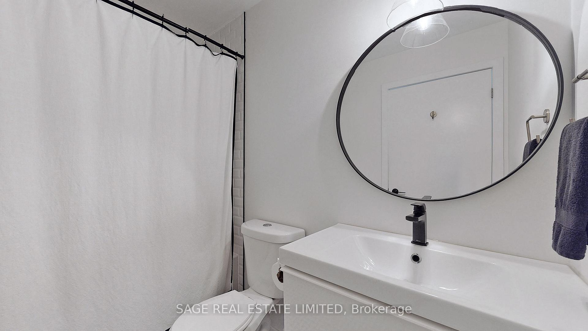 2 Bedrooms Condo at 551 Maple, Burlington For sale