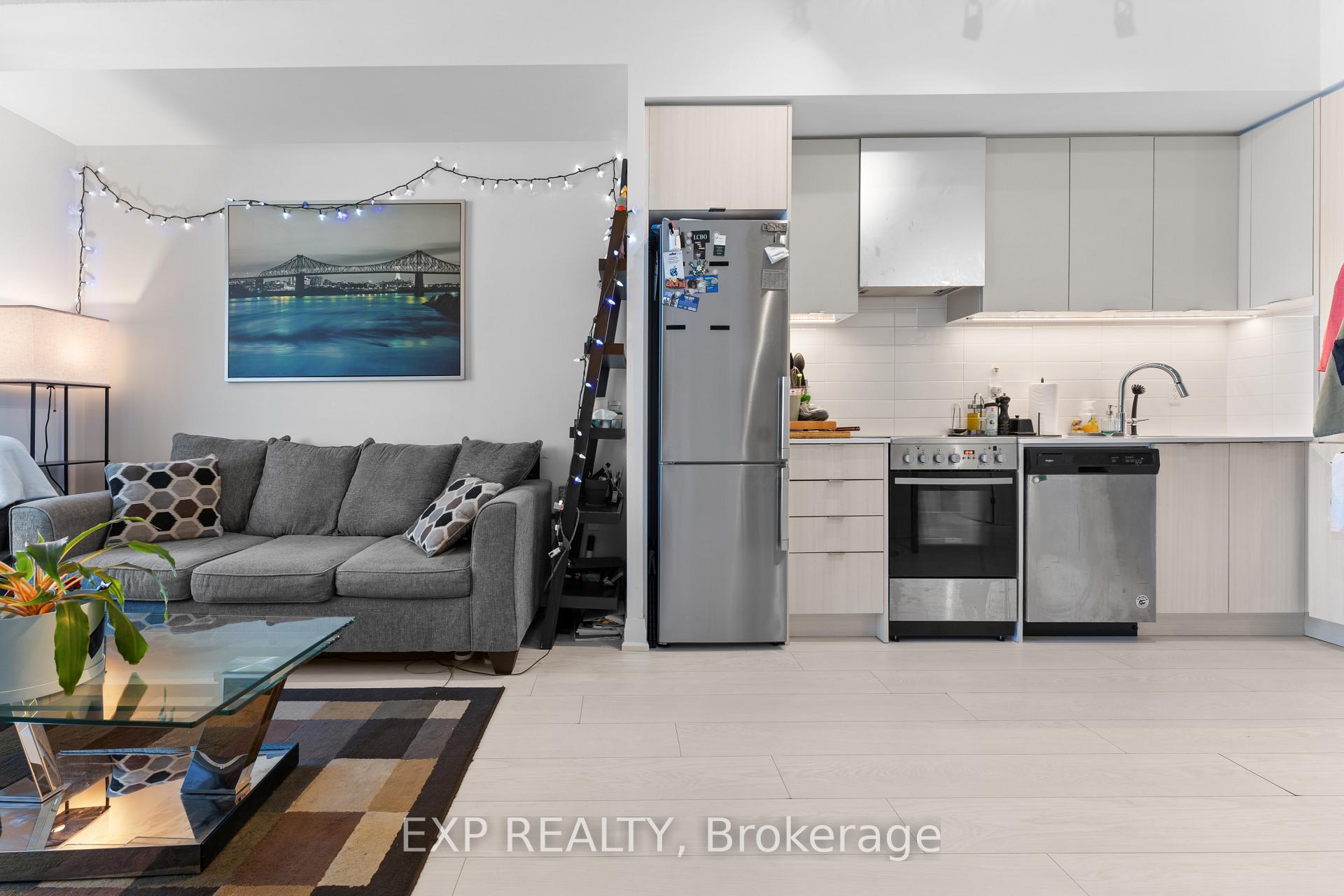2 Bedrooms Condo at 30 Gibbs, Toronto For sale