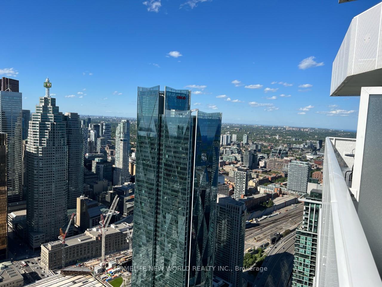 1 Bedroom Condo at 88 Harbour,  Toronto For sale