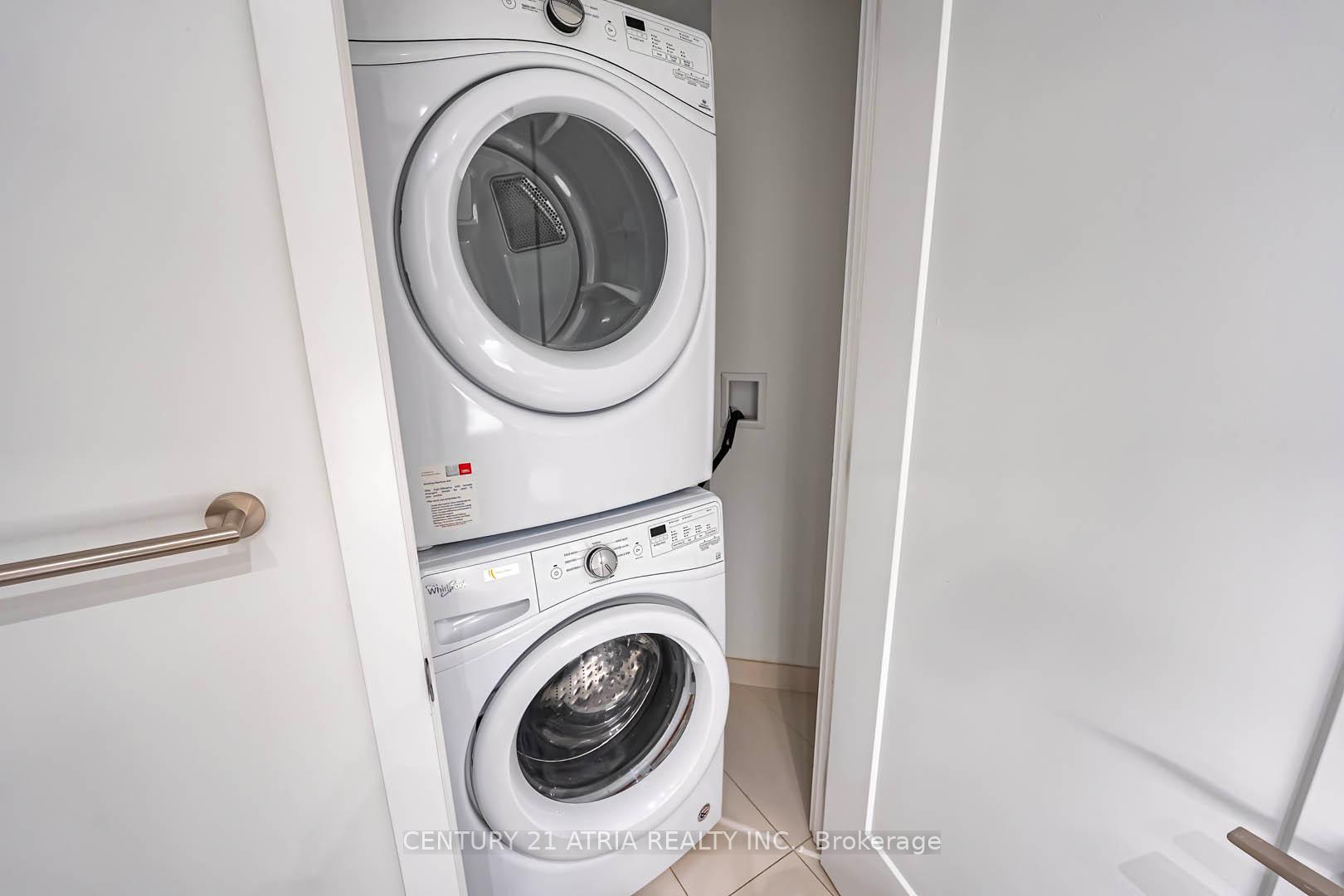 2 Bedrooms Condo at 1 Edgewater, Toronto For sale