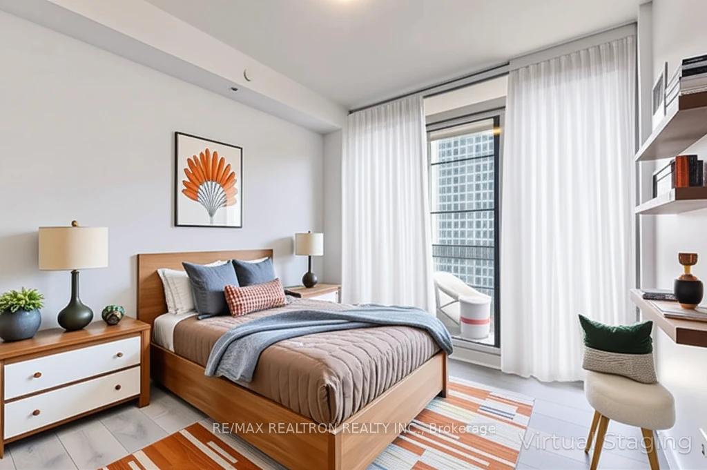 3 Bedrooms Condo at 8 Eglinton, Toronto For sale